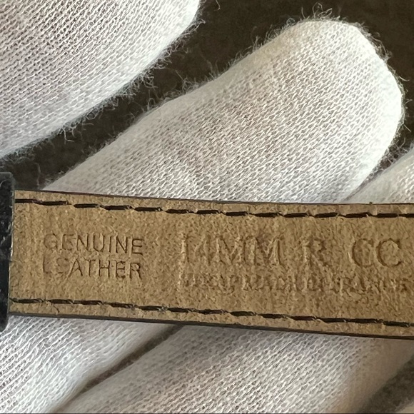 ✨SOLD✨Gucci Watch - Picture 8 of 8